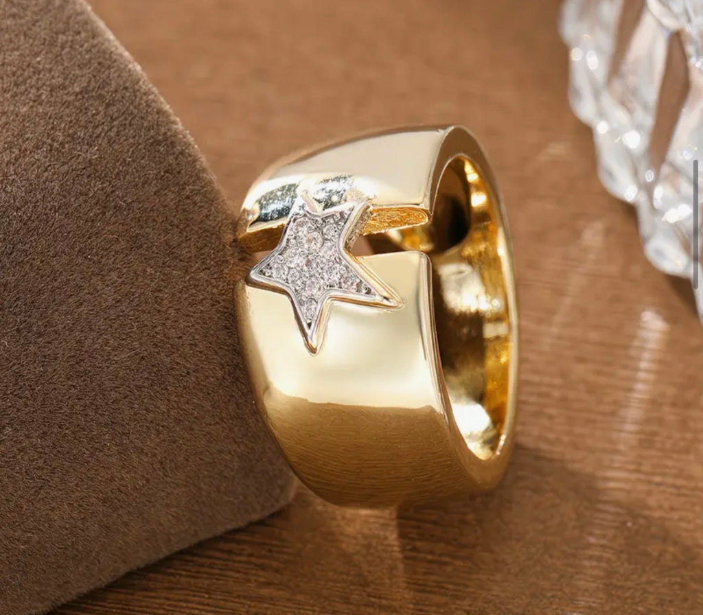 Bague Femme Dorée Large avec Étoile et Strass Brillants